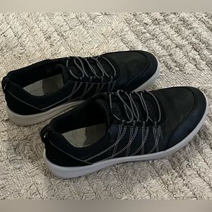Clarks cloud steppers Women’s tennis shoes size 10
